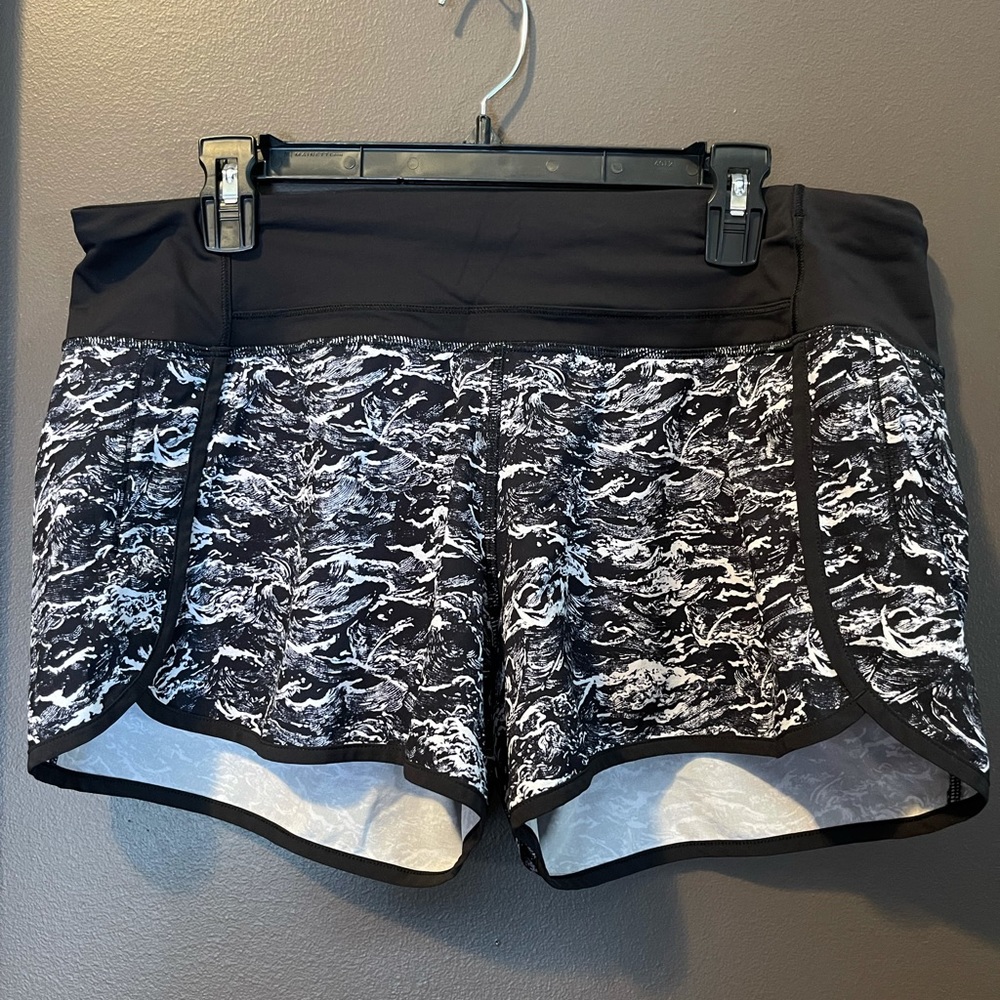 Lululemon Run Times Short - 4 way stretch